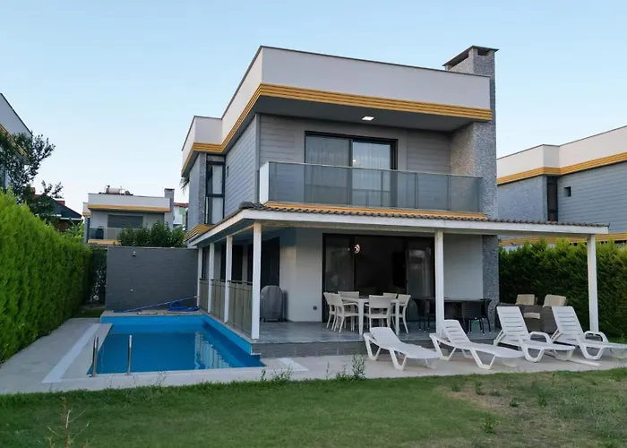 Oezel Havuzlu Muestakil Lueks Villa