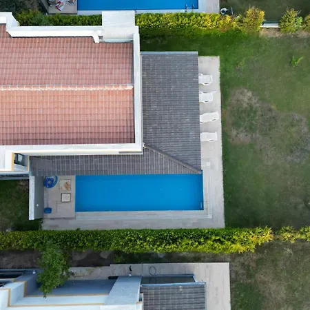 Oezel Havuzlu Muestakil Lueks Villa