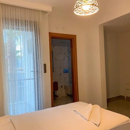 Oezel Havuzlu Muestakil Lueks Kusadasi