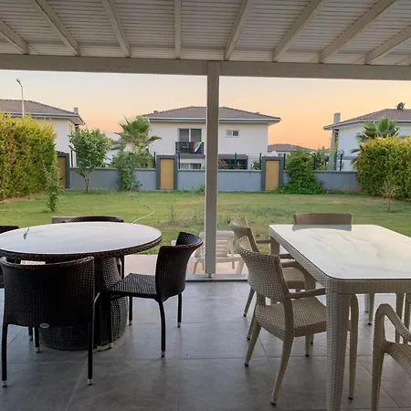 Oezel Havuzlu Muestakil Lueks Villa Kusadasi