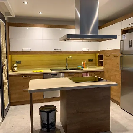 Oezel Havuzlu Muestakil Lueks *