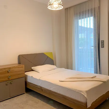 Oezel Havuzlu Muestakil Lueks *