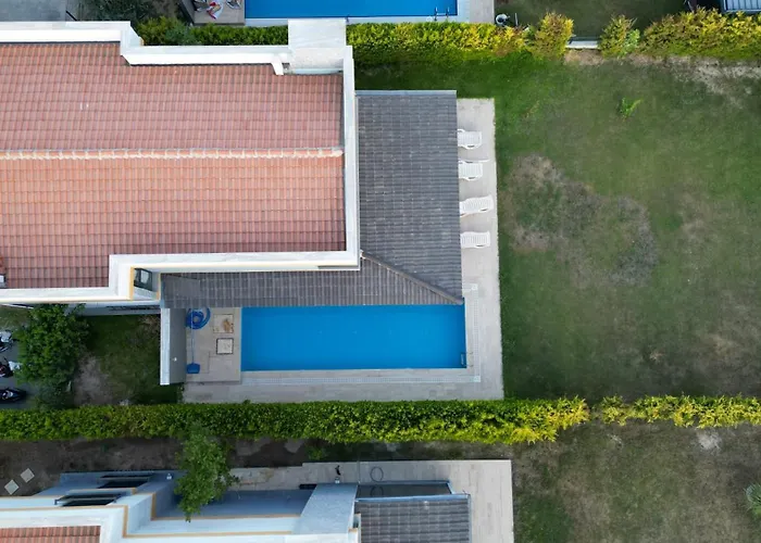 Oezel Havuzlu Muestakil Lueks Villa